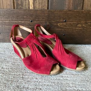 Women’s heeled sandals